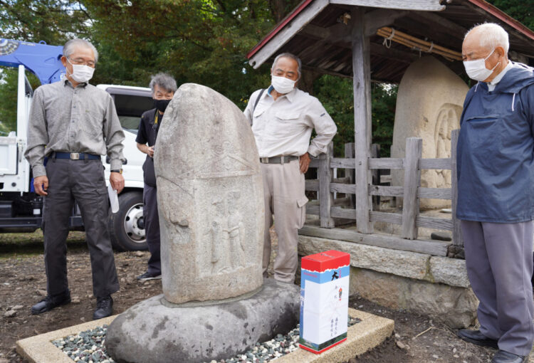 「顔欠け」道祖神に「願掛け」　安曇野で１６０年ぶり再建