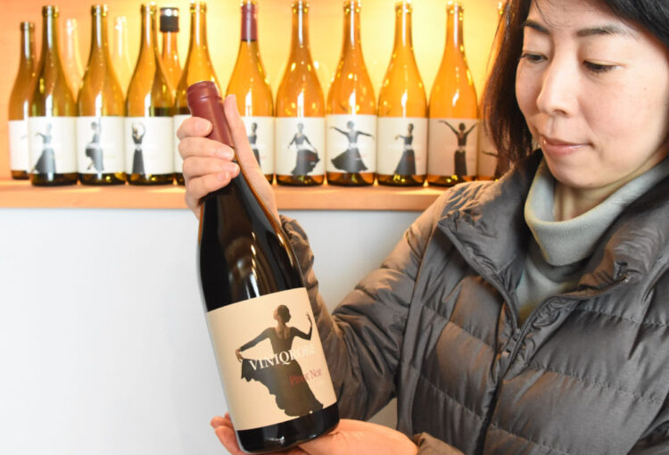 仏産ワインに負けないワインを　高山村に移住　夫婦設立のワイナリーの品が好評