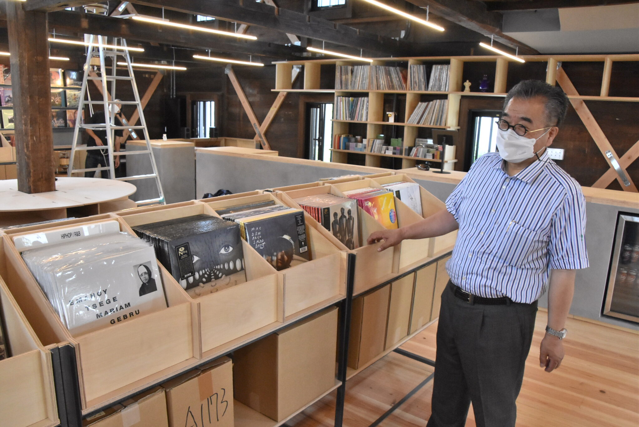 レコード店は元繭蔵　岡谷に７月オープン　繭を紡ぐ場→人をつなぐ場へ