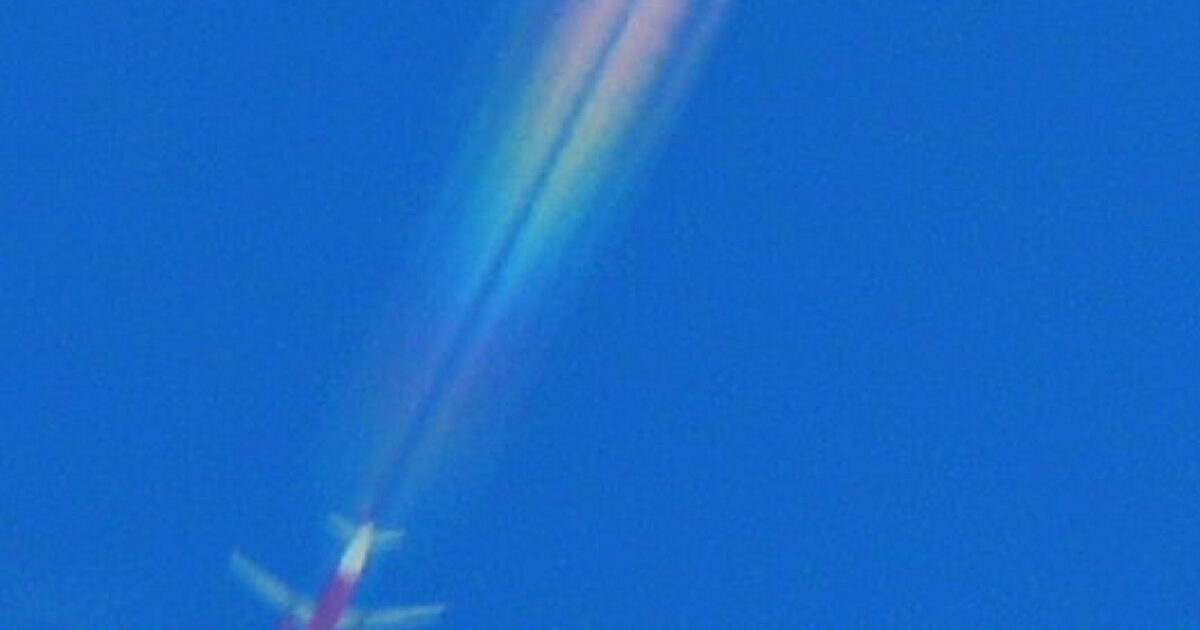 ひこうき雲 七色の飛行機雲 見たことある？ 雲も虹色 諏訪市、岡谷市| 長野
