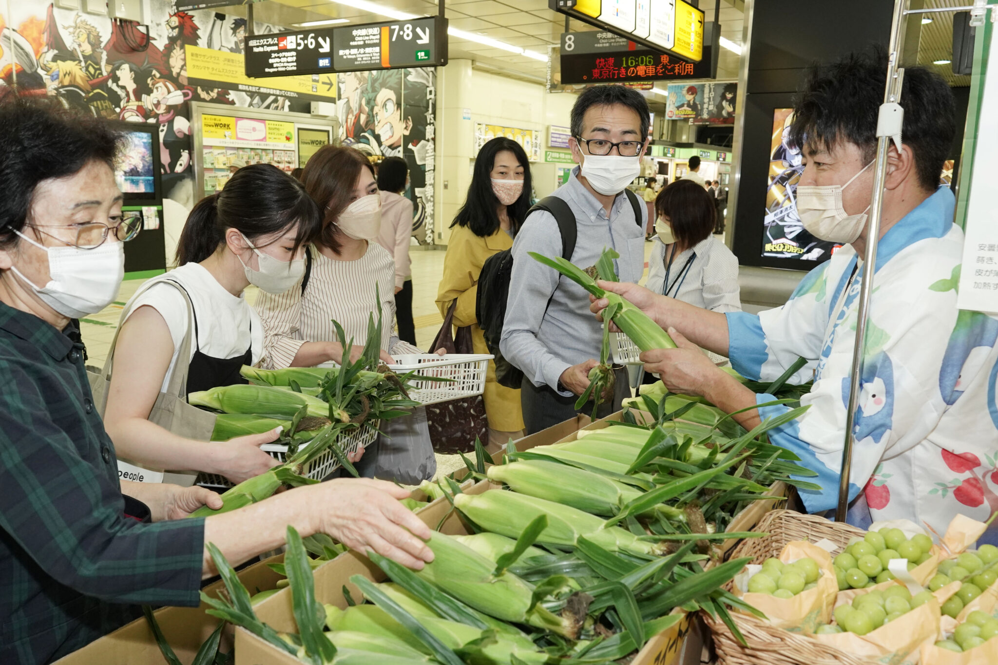 新宿駅で超人気　安曇野市から「朝採れ野菜」　特急あずさで直送