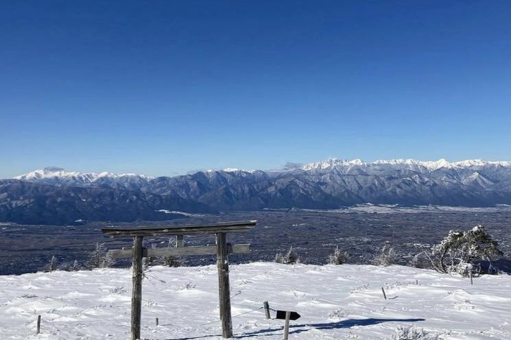 鉢伏山荘から冬の眺望を　土日に冬季の試験営業　３月まで　