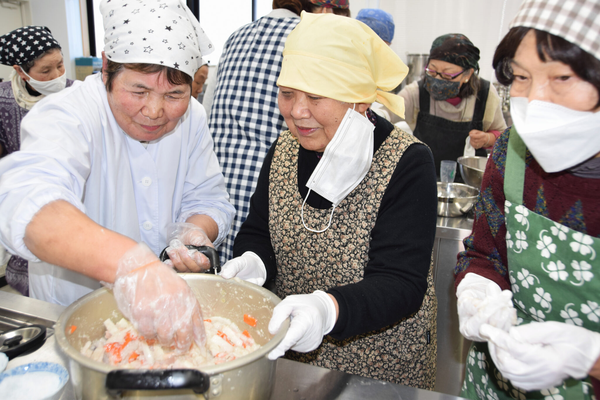 さっぱり味の「三岳ずし」　正月の郷土料理づくり　木曽町