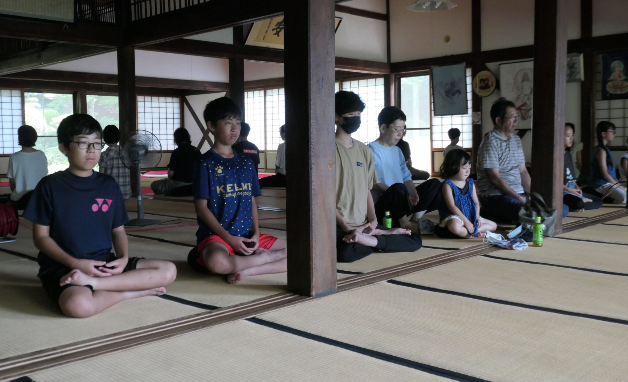 夏休みは座禅で心すっきり　上田市の大輪寺