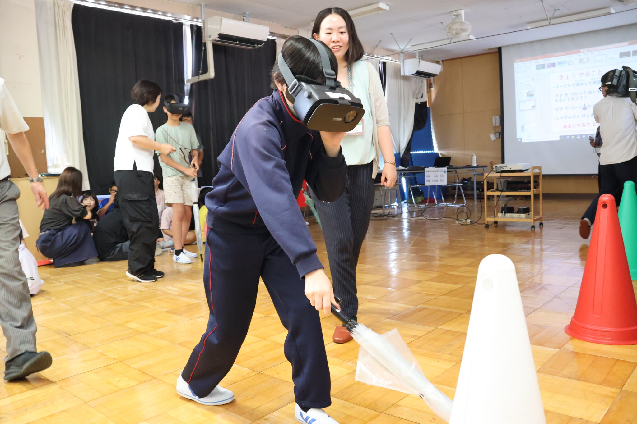 ARゴーグルで防災訓練　水位70センチを小学生が〝体験〟