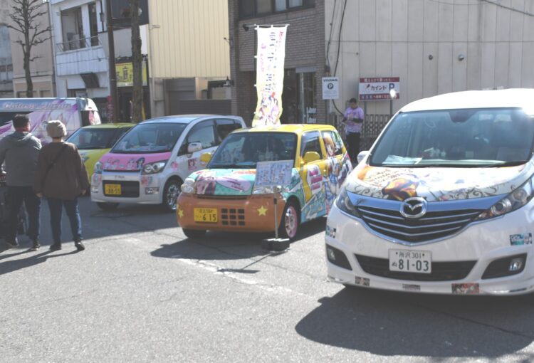 痛車、コスプレ…サブカルを楽しむ「飯田丘のまちフェス」