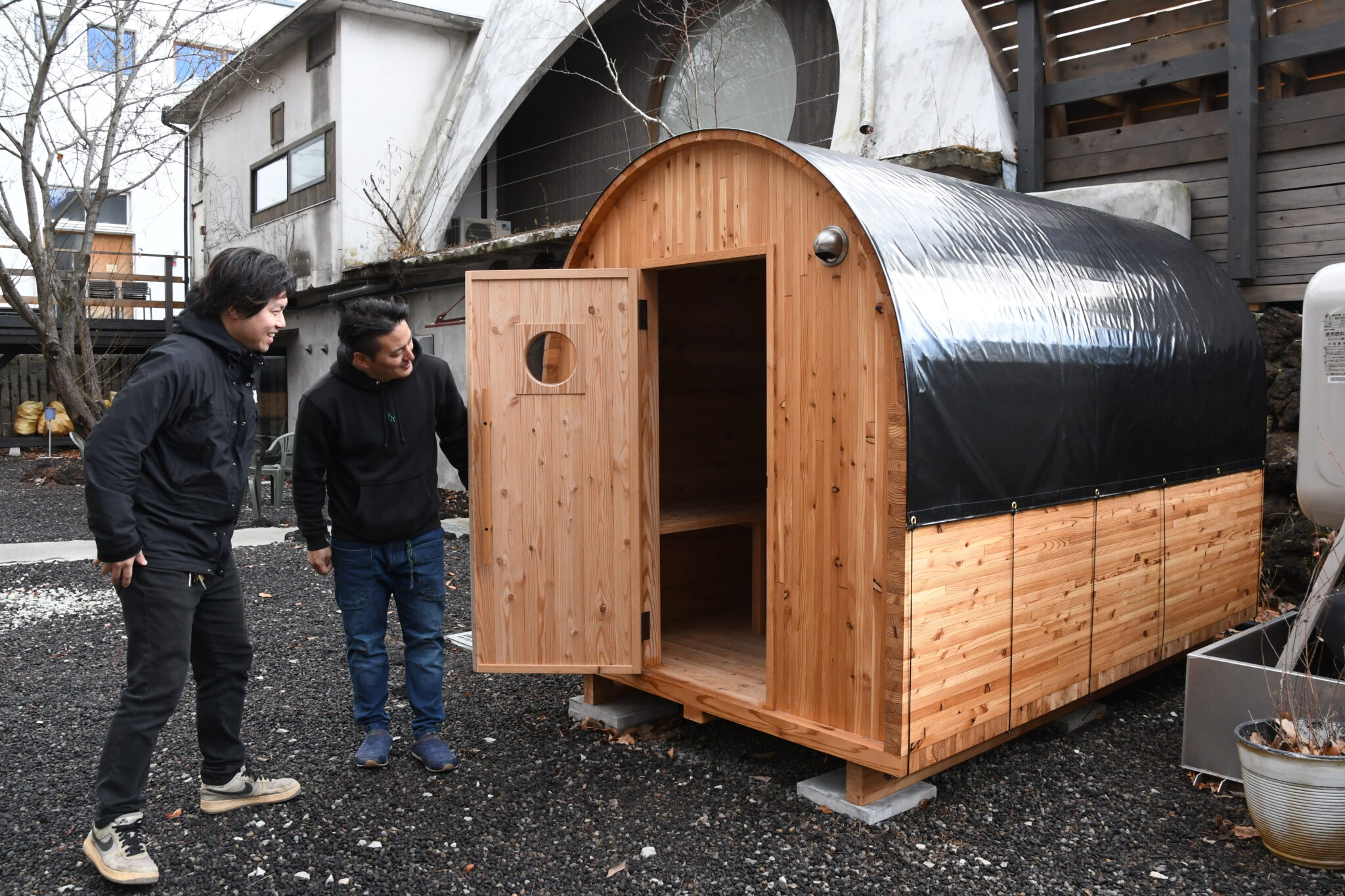 手軽な「プライベートサウナ」を開発 自宅庭にも設置可能 長野県産カラマツ製