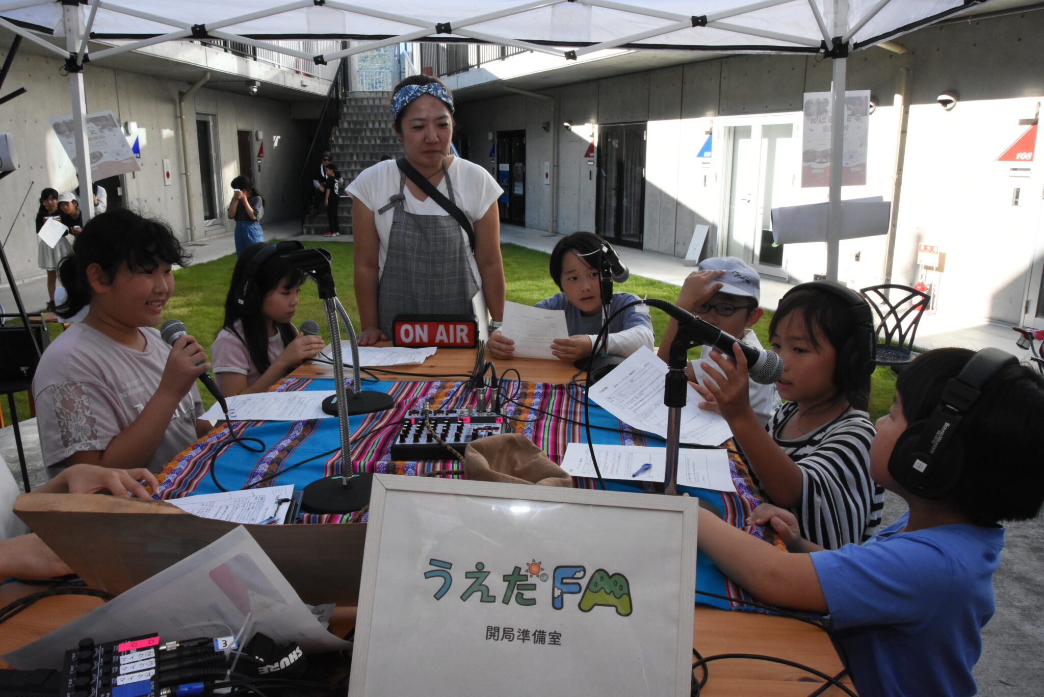小学生がラジオのトークに挑戦　上田市のコミュニティーFM開局目指す有志
