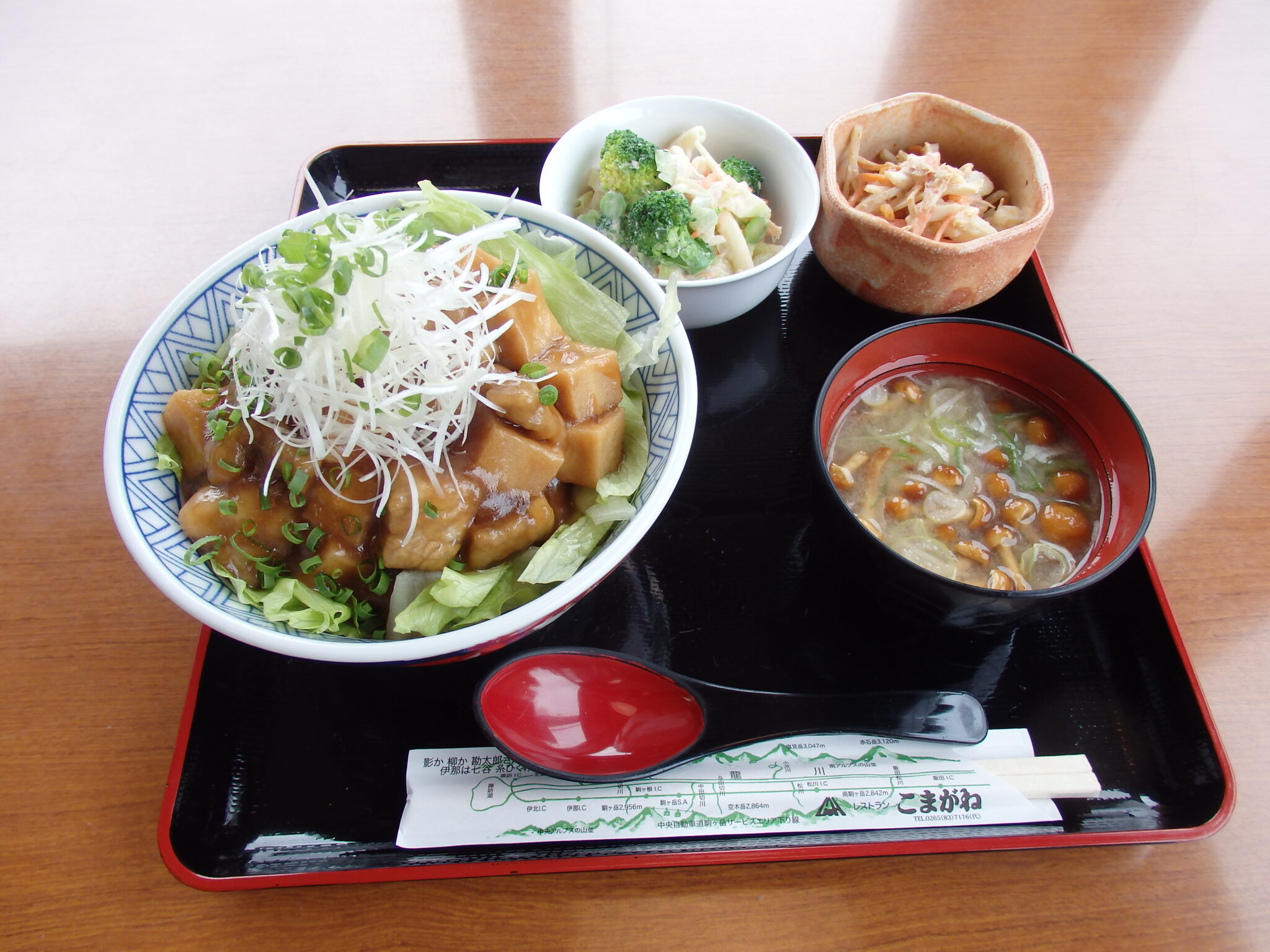 中央道「駒ヶ岳ＳＡ」　飯田短大生考案の限定メニュー登場