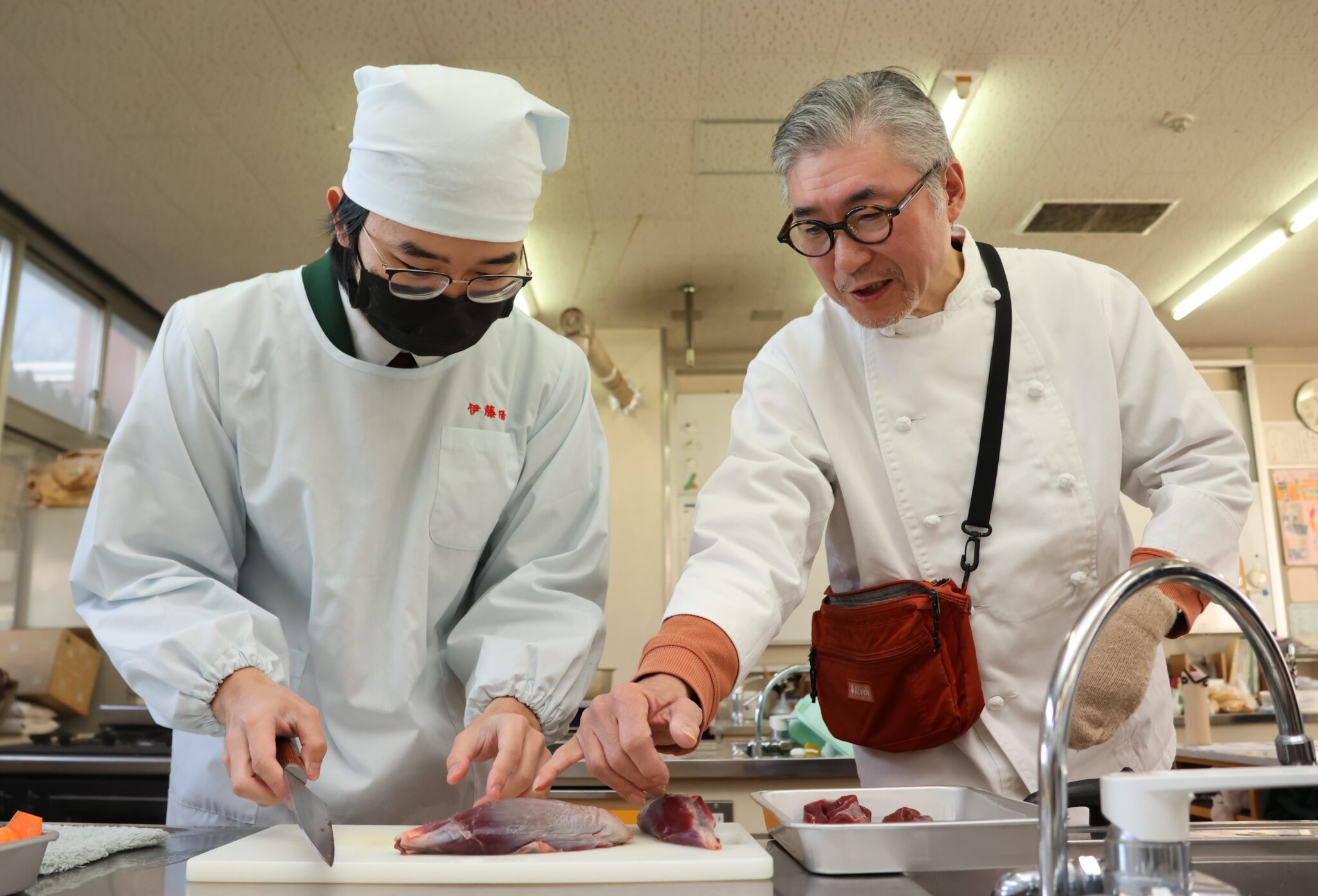 高校生がフランス料理に挑戦　飯田の地元料理人が教える