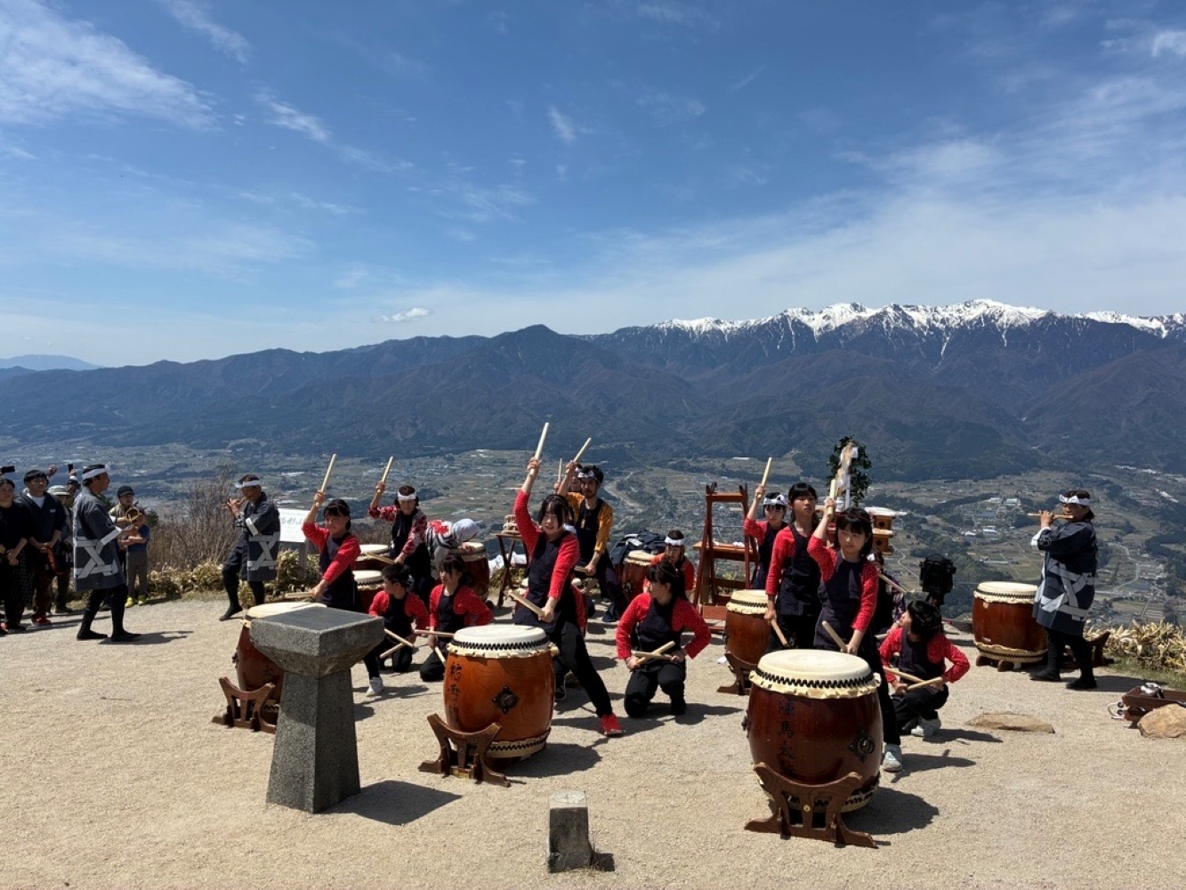 中川村の陣馬形山で初の開山祭　伊那谷一望の頂